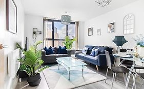 Lavish London Apartment - Secure With Parking